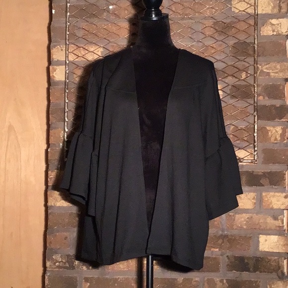 cha cha vente Jackets & Blazers - Cha Cha Vente blazer black short ruched sleeves L
